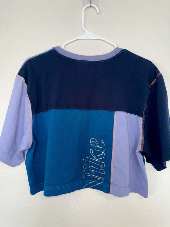 Nike Women's Sportswear Reissue Colorblock Crop T-Shirt - Picture 3 of 7